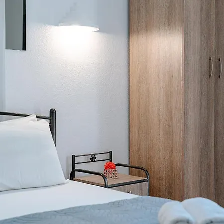 Marousi Lägenhetshotell Perissa (Santorini)