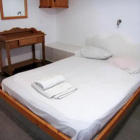 Marousi 2* Perissa (Santorini)
